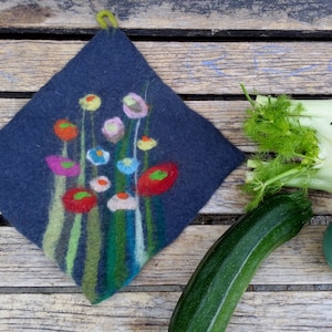 Pot holders, grass and flowers, gray