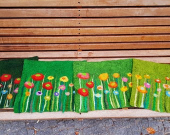 1 Felt Place Mat with grass and flowers, green