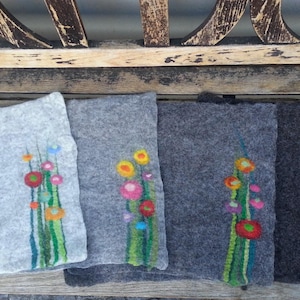 Felt Place Mat with grass and flowers MINIMAL, gray