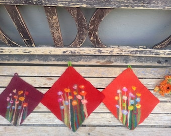 Pot holders, grass and flowers, red