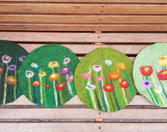 1 Felt Place Mat with grass and flowers, green