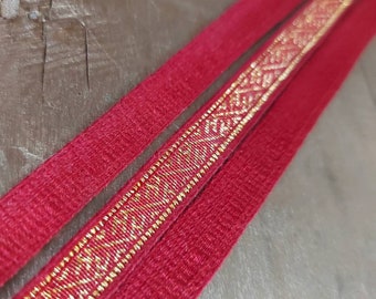 Custom XthC gold-brocaded tablet-woven band from Fishamble Street in Dublin