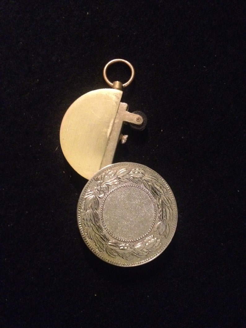 Vintage 11/2 Round Pendant Lighter L7 1650 with Lion Etsy