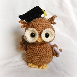 Newton the Graduation Owl; CROCHET PATTERN; PDF