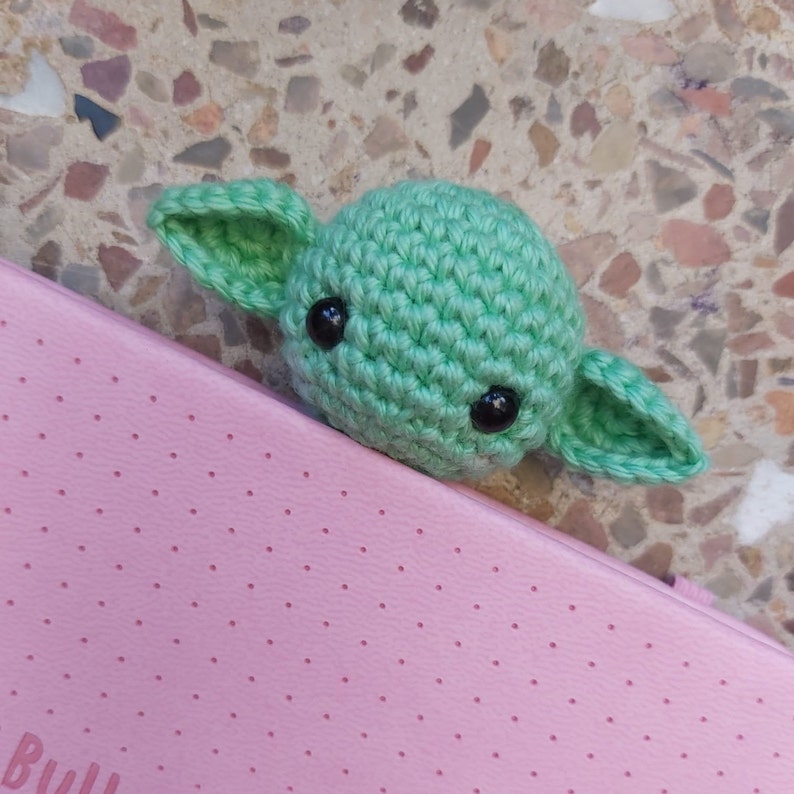 Baby Yoda Bookmark PATTERN / amigurumi / crochet / marcapáginas image 2
