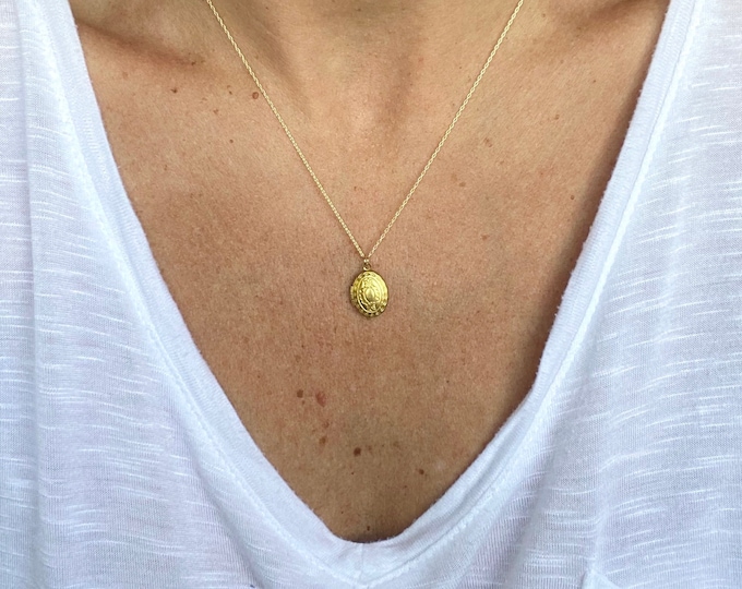 Small Locket ~ Tiny Vintage Oval Etched Brass Floral Keepsake Locket ...