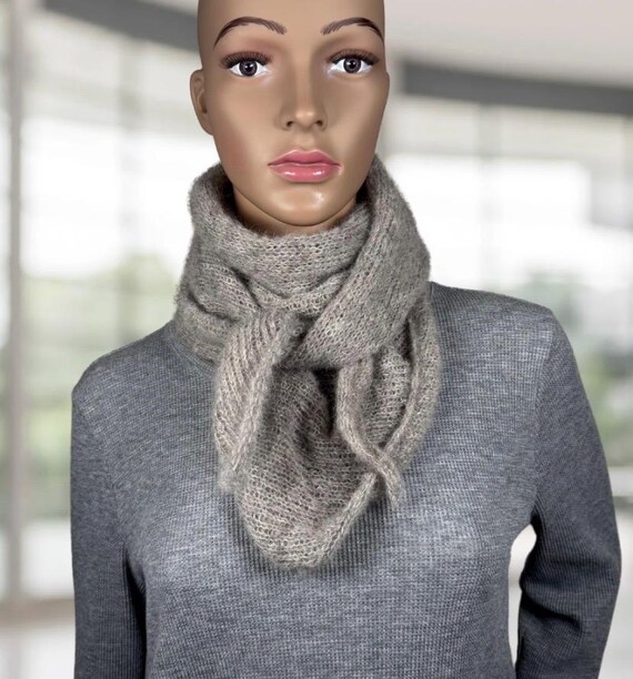 Sciarpa triangolare in maglia di seta e alpaca: foulard leggero