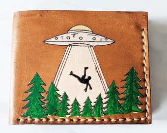 UFO abduction wallet - Men's Leather wallet - Personalized Wallet - Bifold wallet - Unique gift for him - Bachelor gift - Custom Handmade