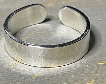Sterling Silber 8mm breit klobige 1,45 mm dicke Zehenring rechteckig Profil großer Zeh Zehenring nach Maß, um verstellbar zu bestellen.