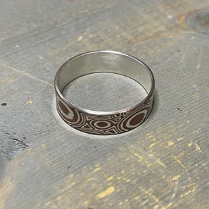 Hecho a medida a pedido Mokume Gane Flat Big Toe Ring Thumb Ring Ancho personalizado Argentium Plata y Cobre Boho Chick Chunky Flat Ring