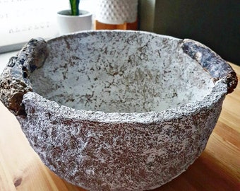 Lantana Whitewashed Paper Mache Bowl – Rustic Driftwood Handle Decorative Bowl