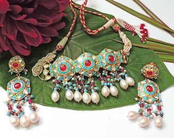 Conjunto de collar con diamantes y rubíes turquesa y moughal polki dorados, collar de turquesa dorada, collar de rubí dorado, pendientes de rubí, pendientes de turquesa dorada