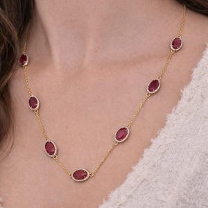 Collar de cadena de diamantes y rubí único, collar navideño. Collar de rubí, collar de piedras preciosas con bisel, colgante de rubí dorado, collar en capas, rojo.
