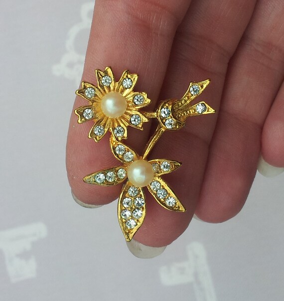 Broche Vintage Fleur Rouge Translucide Avec Perles Et Strass Doré - Parfait état