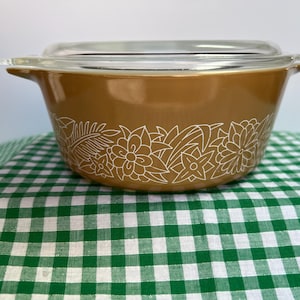 Corning Pyrex &quot;Woodland Brown&quot; 750ml, 1.5pt ovenware Cinderella round casserole dish, 472B, with lid