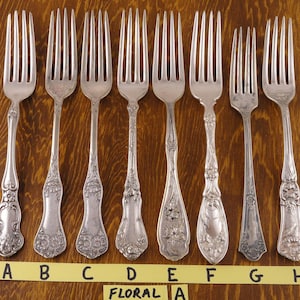 Tenedores antiguos Cubiertos plateados Cubiertos plateados Artesanía Cubiertos desiguales Tenedor para almuerzo y cena Fotografía de alimentos - Se vende por tenedor Floral A
