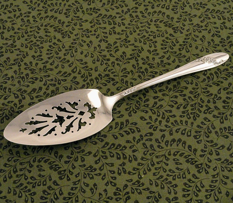 Vintage Wedding Cake Server Queen Bess II Oneida Community Tudor Plate 1946 Silverplate Silver Plate Flatware Silverware Pierced Pie Pastry