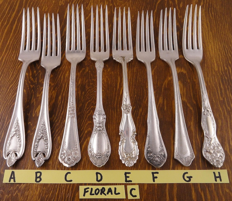 Tenedores antiguos Cubiertos plateados Cubiertos plateados Artesanía Cubiertos desiguales Tenedor para almuerzo y cena Fotografía de alimentos - Se vende por tenedor Floral C