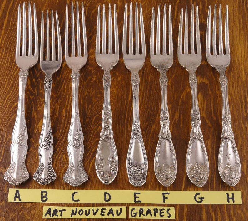 Tenedores antiguos Cubiertos plateados Cubiertos plateados Artesanía Cubiertos desiguales Tenedor para almuerzo y cena Fotografía de alimentos - Se vende por tenedor Art Nouveau Grapes