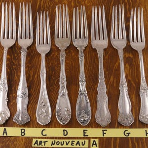Tenedores antiguos Cubiertos plateados Cubiertos plateados Artesanía Cubiertos desiguales Tenedor para almuerzo y cena Fotografía de alimentos - Se vende por tenedor Art Nouveau A