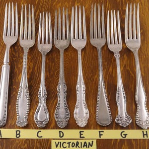 Tenedores antiguos Cubiertos plateados Cubiertos plateados Artesanía Cubiertos desiguales Tenedor para almuerzo y cena Fotografía de alimentos - Se vende por tenedor Victorian