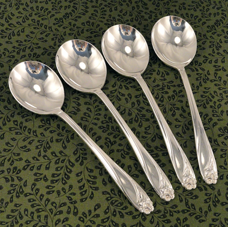 Set 4 Teaspoons DAFFODIL 1847 Rogers Bros Vintage 1950 Silver Plate Tea Spoons