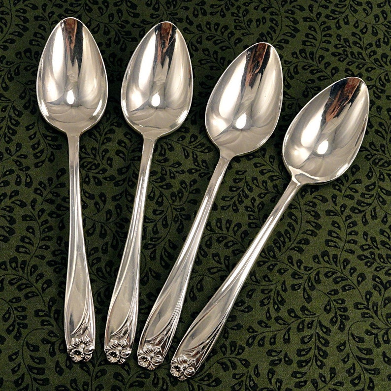 Set 4 Teaspoons DAFFODIL 1847 Rogers Bros Vintage 1950 Silver Plate Tea Spoons