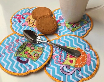 4er Set In the hoop Mug Rugs digitale Maschinenstickerei | Blumenhund-Designs