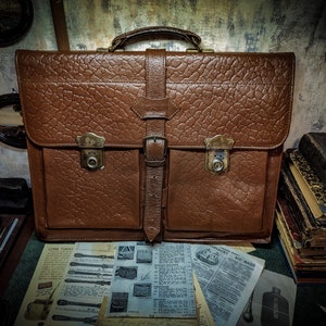Vintage briefcase from the 1930s/40s "Ready for use."