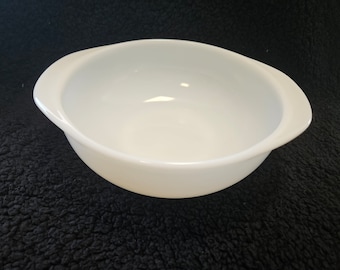 Vintage mid century "Pyrex" 10" 1.5 quart ovenware white bowl #023