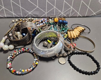 Bracelets et boucles d'oreilles pour recréer des bijoux décoiffants !