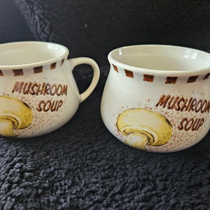 Juego vintage de (2) tazas de sopa de champiñones con asas