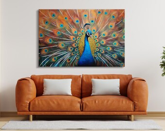 Puede incluir: Un pavo real vibrante con sus plumas extendidas en forma de abanico. Las plumas del pavo real son una mezcla de azul, verde, dorado y marrón. El fondo es una pared blanca.