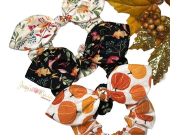 Chouchou d'automne avec noeud • Chouchou d'automne • Chouchou aux couleurs de l'automne • Chouchou feuilles d'automne • Chouchou motif citrouille