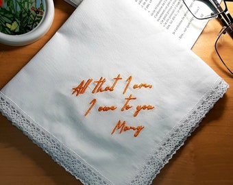 Besticktes Taschentuch – weißes Taschentuch aus Baumwolle – personalisiertes Geschenk für die Braut – Geschenk für Schwiegersohn von den Eltern der Braut – moderne Schrift