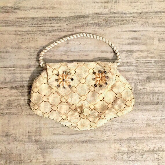 Pochette de sac à main perlée vintage, poignée de perle de graine, fleurs de perle de faux, sac de crème ton, géométrique de nid d'abeille, boucle de Pochette de sac à main perlée vintage, poignée de perle de graine, fleurs de perle de faux, sac de crème ton, géométrique de nid d'abeille, boucle de