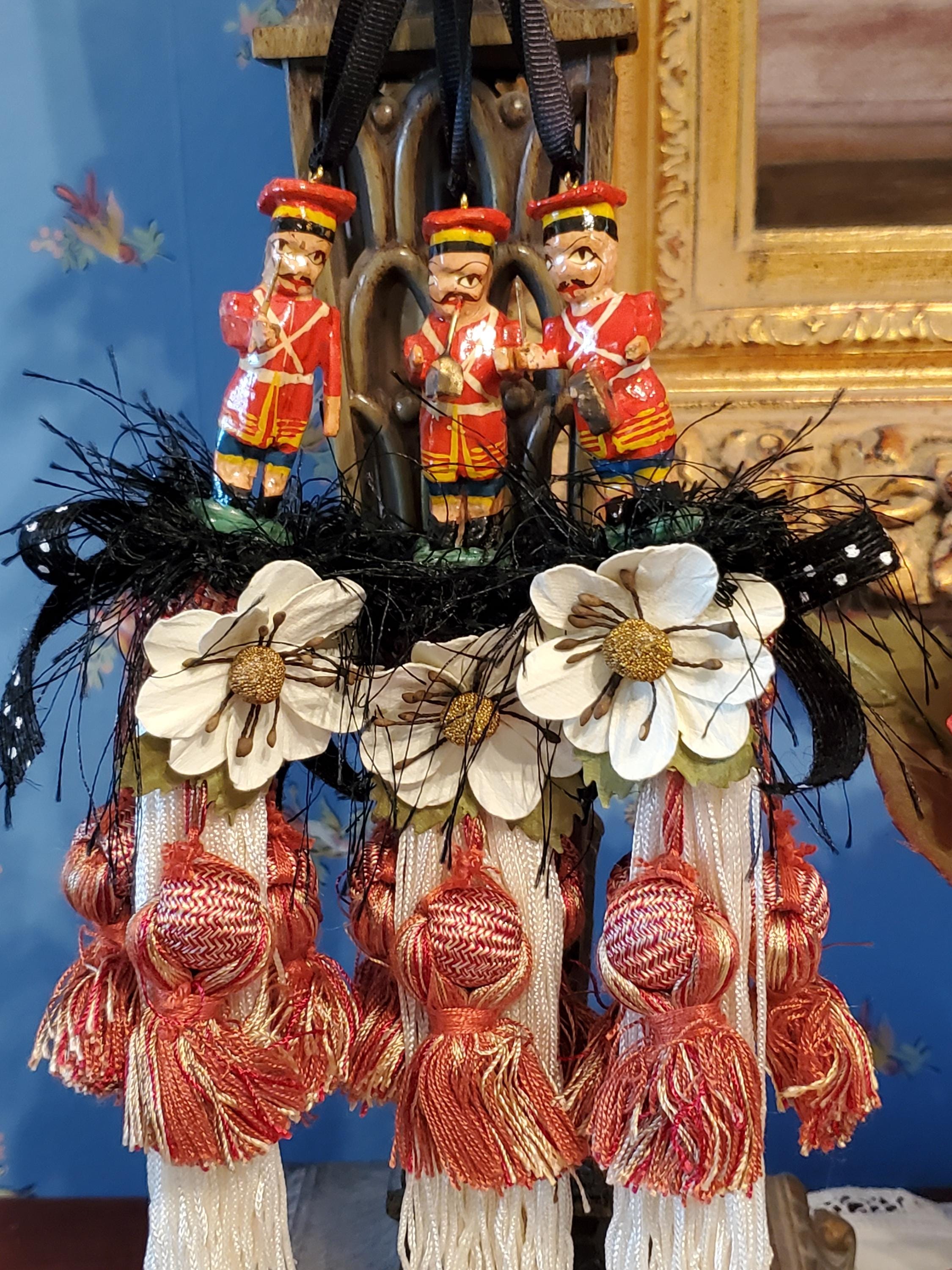 Vintage Blaskapelle Figuren / Rot & Schwarz / Handgeschnitzte, handbemalte in Indien / hölzerne Sammlersoldaten / Musiker / Handgefertigte einzigartige Quaste