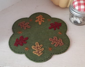 Green Felt Candle Mat - Oak Leaves