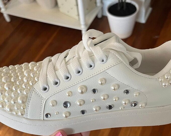 Embroidered Pearl Tassels Flat Shoes