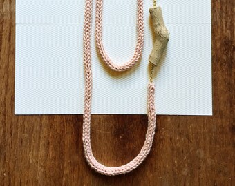 Knitted Necklace -soft pink-