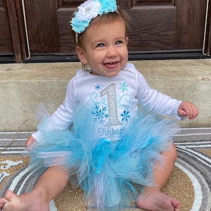 Winter ONEderland 1st Birthday Tutu Outfit, Baby Girl Birthday Outfit, First Birthday Snowflake Outfit Set, Cake Smash Outfit