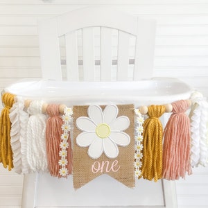 Boho Daisy Birthday High Chair Yarn Tassel Banner, High Chair Banner, Cake Smash Backdrop Banner, First Birthday, Monthly Banner