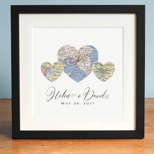 Impression d'art personnalisée de cadeau de mariage, de fiançailles ou d'anniversaire de carte de trois coeurs avec le type d'écriture, de machine à écrire ou sans empattement