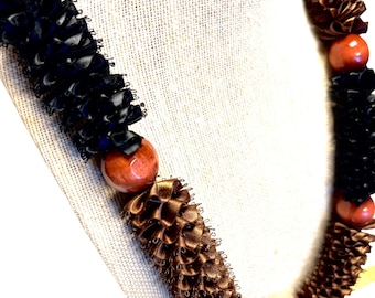 Collana da uomo con nastro - simbolo di forza e stabilità. Kukui in rame e nero, 30 pollici o 35.