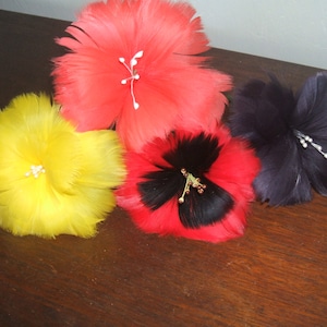 6 Maui Feder Blumen Hochzeiten Designer Blumenstrauß Hut machen Blumendesign Schmuck Corsage - Sie wählen Farben wie bestellt