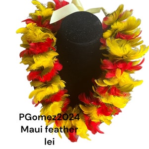 Hat lei 23 inches heirloom quality hibiscus feather lei. Designed 3/2024 by Masted Lei Artst