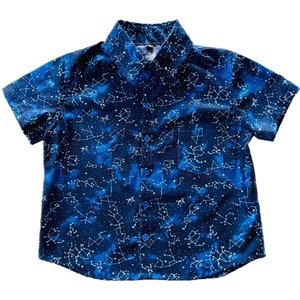 Dunkelblaue Himmelskarte Constellation Button-Down-Kragen-Hemd