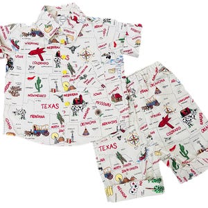Camisa abotonada con mapa de viaje "On the Road Again" y pantalones cortos a juego