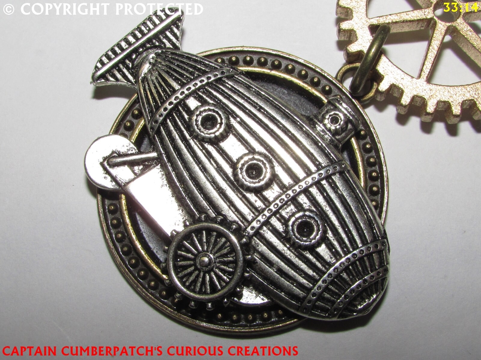 Spilla Steampunk Dirigibile Zeppelin Rosso Verde &ndash; Captain Cumberpatch's Curious Creations #AS19
