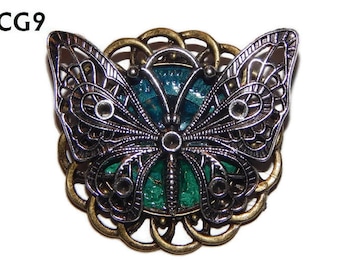 Broche con insignia Steampunk en forma de mariposa plateada sobre fondo de bronce, azul y verde #CG09